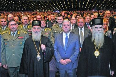 NE BIRA NAČIN: Amfilohije krči put da postane patrijarh!