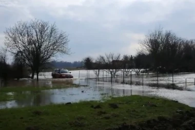 (FOTO, VIDEO) OPREZ! JUŽNA MORAVA SE IZLILA