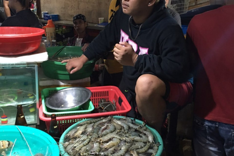 Pregršt sveže ribe na Talipapa pijaci