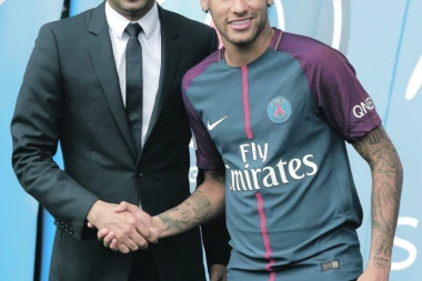 Samo se ne pita kad će da svane: NEJMAR SMENJUJE TRENERA U PSŽ-u I DOVODI NOVOG!