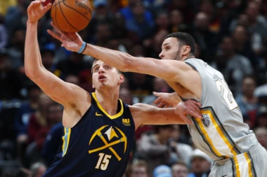 (VIDEO) DŽEJMS UNIŠTIO DENVER: Fenomenalni Jokić nedovoljan za pobedu Nagetsa