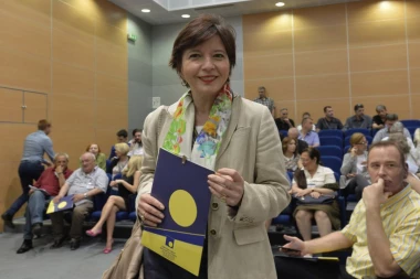 PUCAJU PO ŠAVOVIMA! Nova glavobolja za Lutovca: Nataša Vučković podržala listu UDS