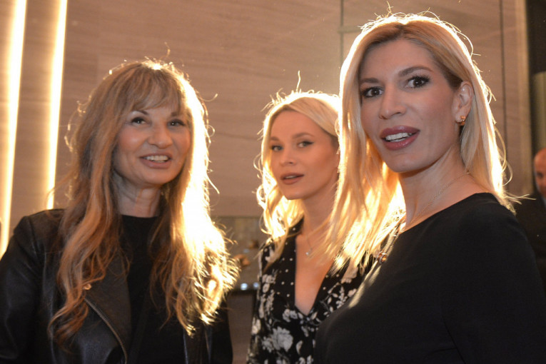 Voditeljka Minja Miletić i Duška Jovanić