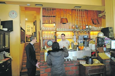 PENZIONERKU ZAPOSLILI PREKO OMLADINSKE ZADRUGE: Srpski telegraf sa inspektorima u borbi protiv SIVE EKONOMIJE