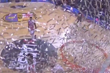 (VIDEO) BRUTALNI HRVAT: Tomić slomio tablu protiv Zvezde