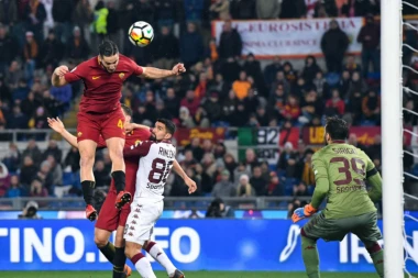 (VIDEO) "VUČICA" NADIGRALA "BIKOVE": Torino pao u Rimu