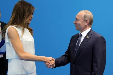 MALE LAŽI ZA VELIKI ULOV: Evo kako je Putin šarmirao Melaniju Tramp!