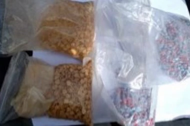 Policija pretresla stan u Kragujevcu, kad tamo pravo skladište ekstazija i spida!