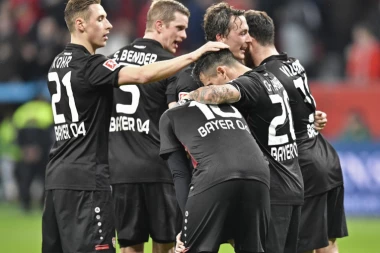 (VIDEO) "FARMACEUTI" NE ODUSTAJU OD LŠ: Bajer nadigrao Borusiju