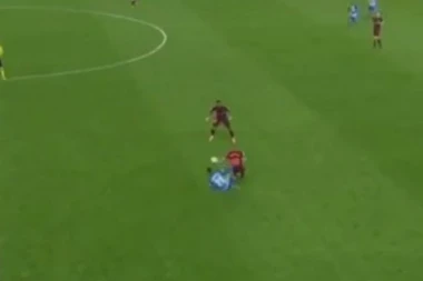 (VIDEO) START ZA ZATVOR: Fudbaler Malage umalo slomio nogu Albi!
