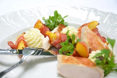 Lagani obrok posle praznika: Zdrava salata sa piletinom i đumbirom