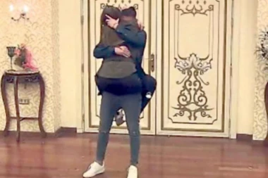 Dalila i Dejan PRAVILI BEBU PRED KAMERAMA!