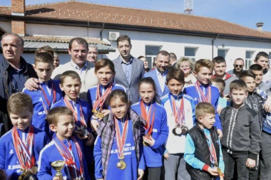 Stanković predao "dačiju" Centru za socijalni rad u Prilužju