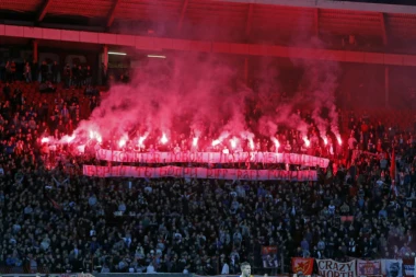 (VIDEO) SEVER JE GOREO: Pogledajte bakljadu navijača Crvene zvezde