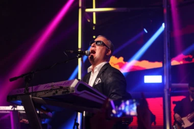 (VIDEO) Spektakl u Podgorici: Preko 30.000 ljudi pevalo sa Sašom Matićem i Dinom Merlinom!