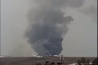 (VIDEO) SRUŠIO SE AVION, 50 MRTVIH, DIM SMRTI KULJA NA SVE STRANE!