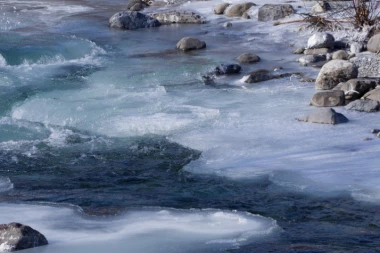 UŽAS U TURSKOJ: Potonuo čamac na naduvavanje, udavile se TRI BEBE