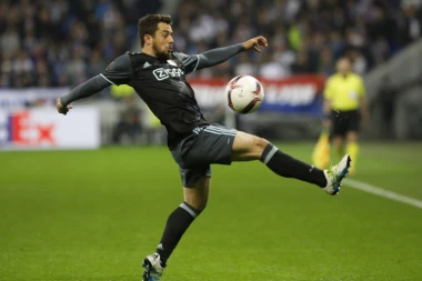 (VIDEO) Fudbaler Ajaksa "iskulirao" trenera: TREBALO DA UĐE U IGRU, ON ODBIO NAREĐENJE!