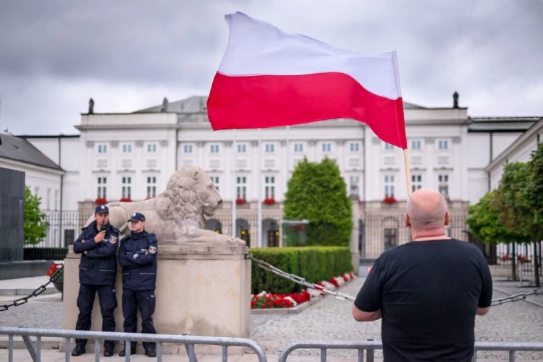 REŠILI DA SRUŠE LUKAŠENKA: Poljaci izdvajaju više od 13 miliona dolara za NVO i nezavisne medije u Belorusiji!