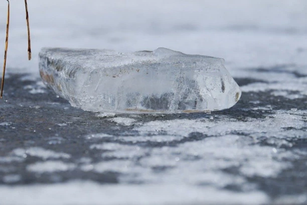 Oprez zbog moguće poledice usled niskih temperatura