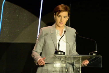 Ana Brnabić čestitala ubedljivu pobedu Putinu!