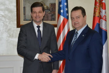 (FOTO) DIPLOMATSKI POEN: Daćić Mičelu uručio izjavu američkog predsednika Vudru Vilsona o Kosovu