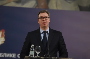 VUČIĆ SA SINOM U RIMU! Na utakmici LŠ PRESRELI GA hrvatski navijači!