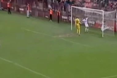 (VIDEO) Le Talek sprečio gol sa pola terena: Obrovac umalo iskopirao evrogol Dejana Stankovića