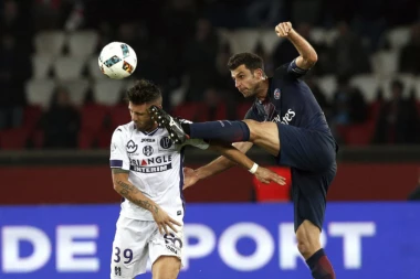 (VIDEO) Mota kao mesar: ZBOG OVOG LUDAČKOG FAULA IGRAČ PSŽ-a JE DOBIO ISKLJUČENJE!