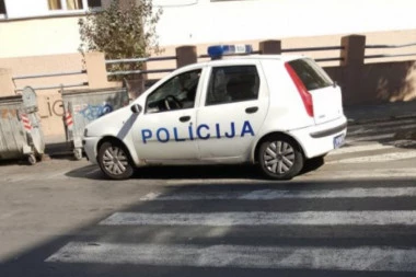 (VIDEO 18+) PERVERZIJA U BEOGRADSKOJ GIMNAZIJI: Bolesnik uleteo u dvorište pa trčao POTPUNO GO!