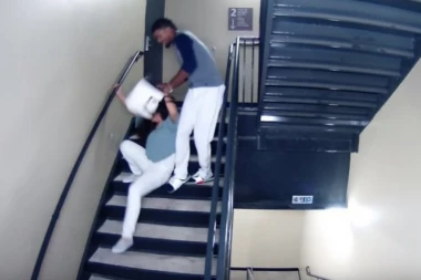 (UZNEMIRUJUĆI VIDEO) Bejzbol igrač brutalno pretukao devojku