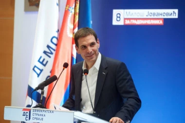 Miloš Jovanović predao je danas predsedniku Skupštine Srbije Ivici Dačiću predlog Zakona o vojnoj neutralnosti