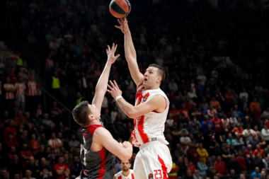 SLOVENAC PRED POTPISOM KARIJERE: Bivši centar Zvezde stiže u Fenerbahče?