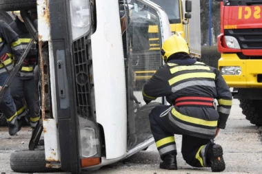 Drama u Braće Jerković: Zapalio se automobil u pokretu