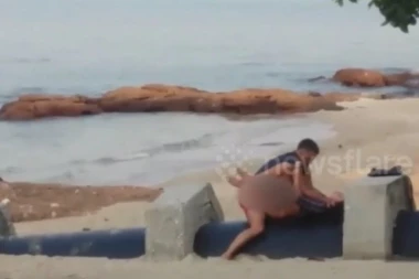 (VIDEO 18+) DIVLJI SEKS NA PLAŽI U RANU ZORU: Napili se, pa krenuli u ludačku akciju pred svima