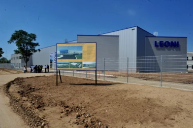 LEONI GRADI FABRIKU I U KRALJEVU