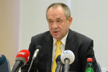 BANKE ĆE I DALJE NAPLAĆIVATI OBRADU KREDITA