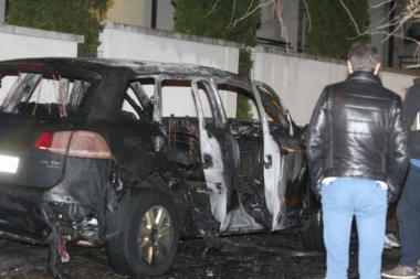 (FOTO) Eksplodirao džip na Banovom brdu, nije u pitanju napad