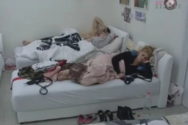 MAJKA JE MOLILA DA NE RADI TO: Teodora ponovo u akciji sa Anđelom!