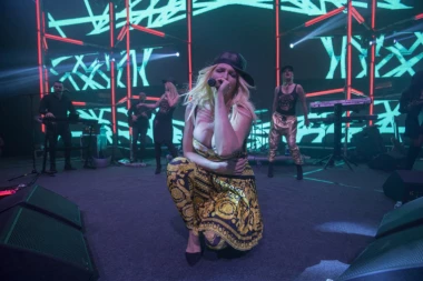 SPEKTAKL NA MUSIC WEEK FESTIVALU: Slatka mala "zapalila" atmosferu na Kopaoniku!