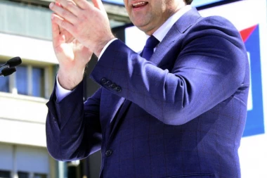 (FOTO) BATA GAŠIĆ POKAZAO UNUKA!