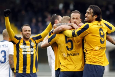 ON NE UME DA PRIHVATI NEUSPEH: Izbacili ga iz prvog tima Verone, PA JE ODLUČIO DA DIGNE ČITAV GRAD U VAZDUH!