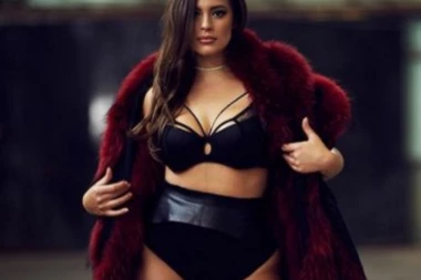 (FOTO) EŠLI GREJEM, PLUS SAJZ MODEL, OBJAVILA FOTOGRAFIJU NA KOJOJ JE POTPUNO NAGA, SASULI JE SUROVIM KOMENTARIMA: Lepa si, ali svetu ne treba da te vidi golu!