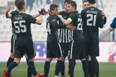 (VIDEO) CRNO-BELI EKSPRES: Partizan za dva minuta slomio Radnik!