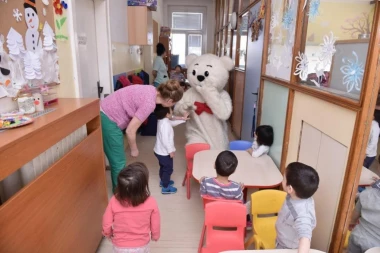 Slatko iznenađenje za mališane iz domova