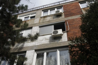 UŽAS U LAZAREVCU: Komšije ispred zgrade zatekle povređenog mladića, on kasnije preminuo u bolnici!