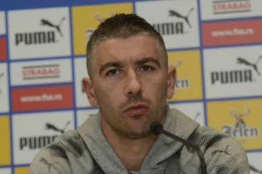 (FOTO) Genijalna Romina posveta Kolarovu!