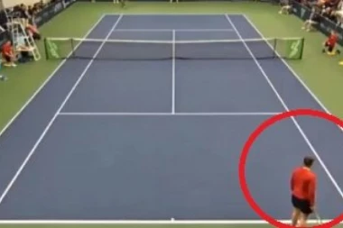TENISKE ZAVRZLAME: Dao skupljačici lopti da servira, sudija priznao poen