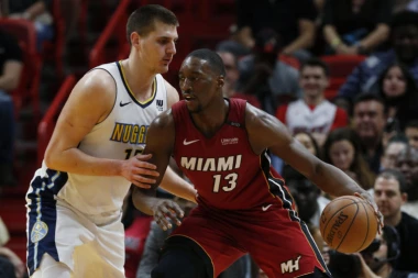 Skoro 300 poena na meču, Jokić imao udela