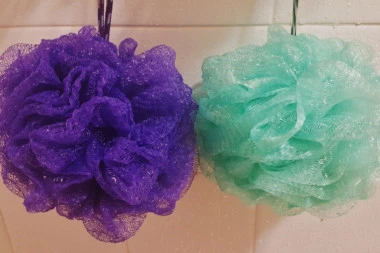 Znate li šta ove pufne rade vašem telu dok se kupate? Kad saznate, bacićete ih!